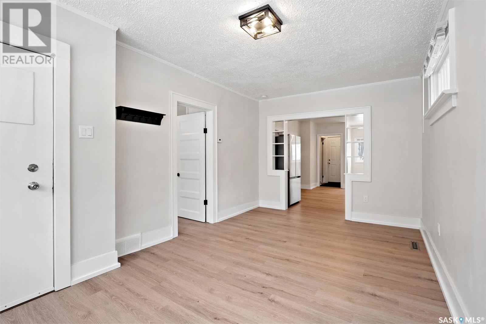 Photo 5 of 217 R Avenue S, Saskatoon SK