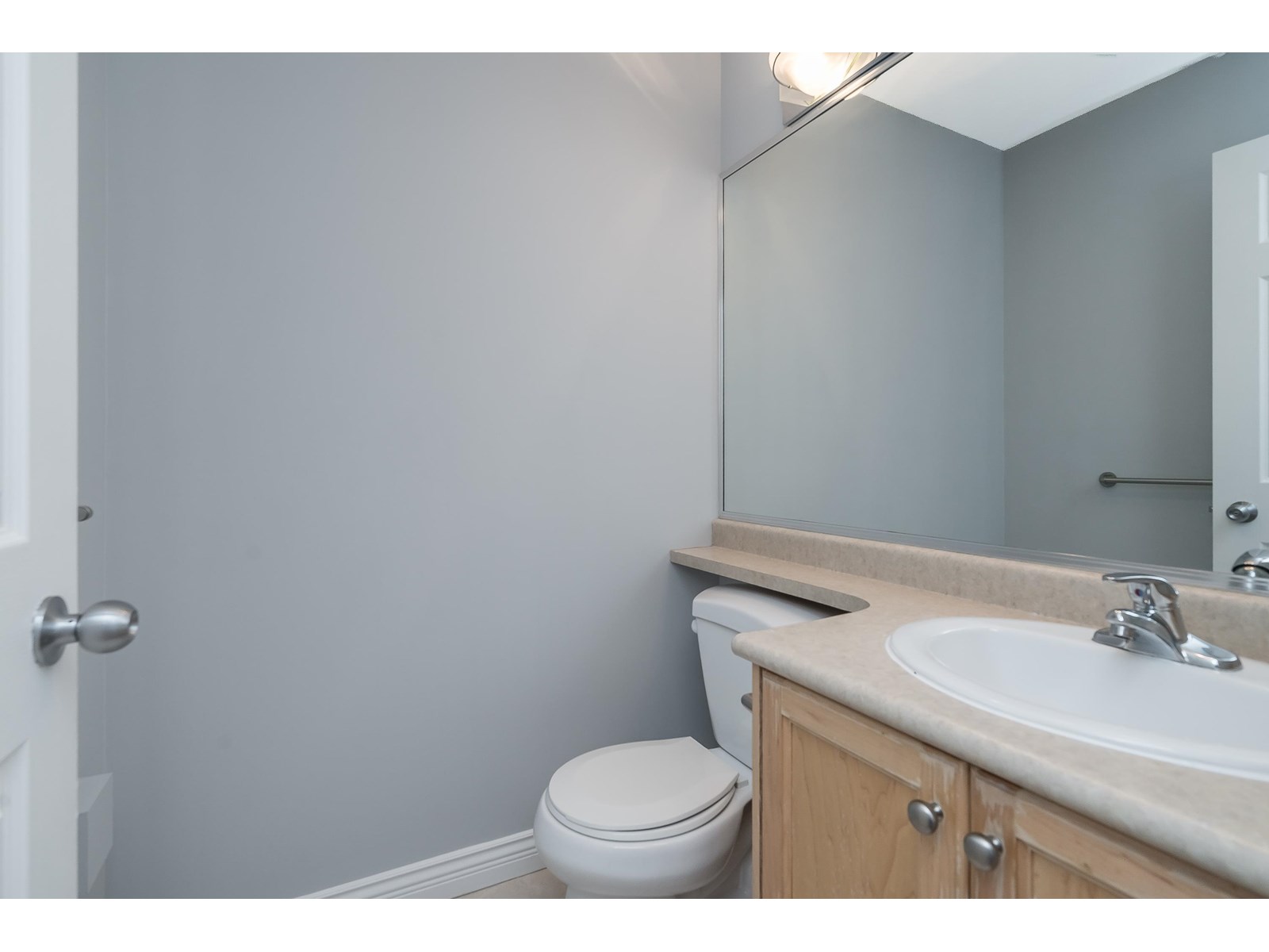 Photo 19 of 21 13360 King George Boulevard, Surrey BC