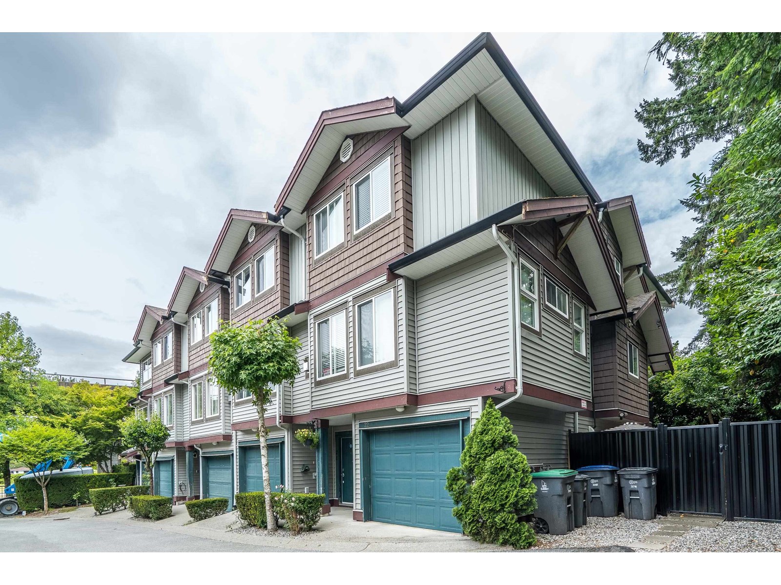 Photo 4 of 21 13360 King George Boulevard, Surrey BC
