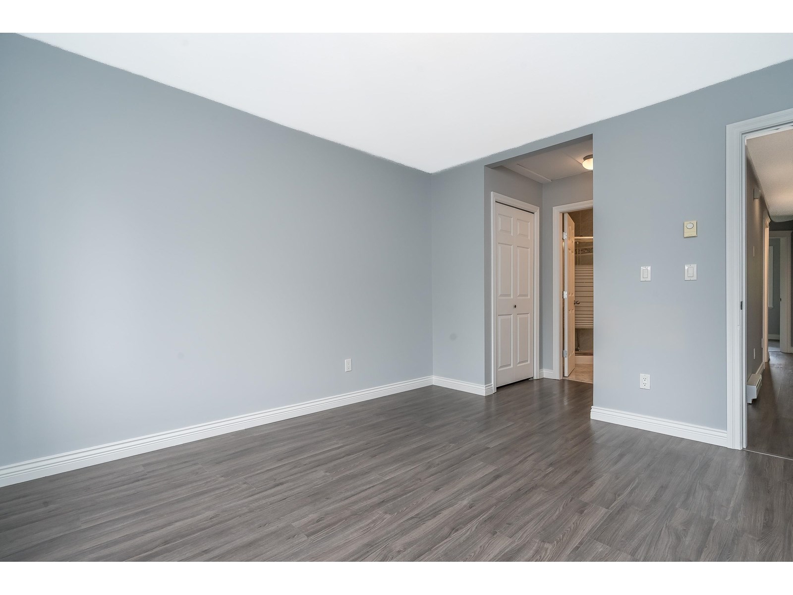 Photo 23 of 21 13360 King George Boulevard, Surrey BC