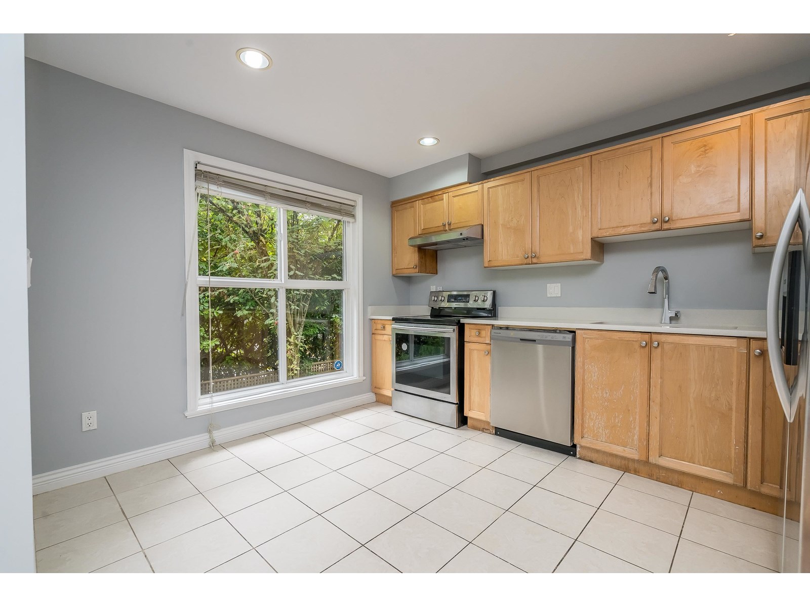 Photo 12 of 21 13360 King George Boulevard, Surrey BC