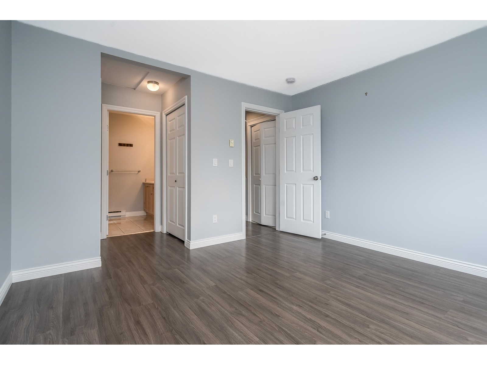 Photo 2 of 21 13360 King George Boulevard, Surrey BC