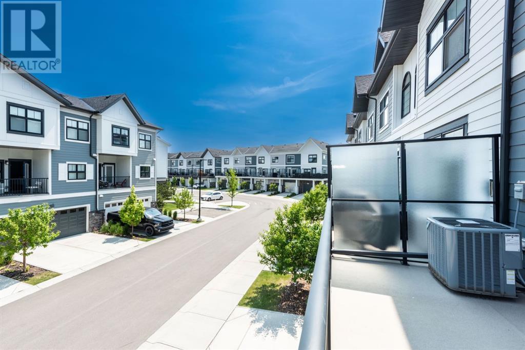 Single Family House for Sale in  Les Jardins Park SE Douglasdale/Glen Calgary 