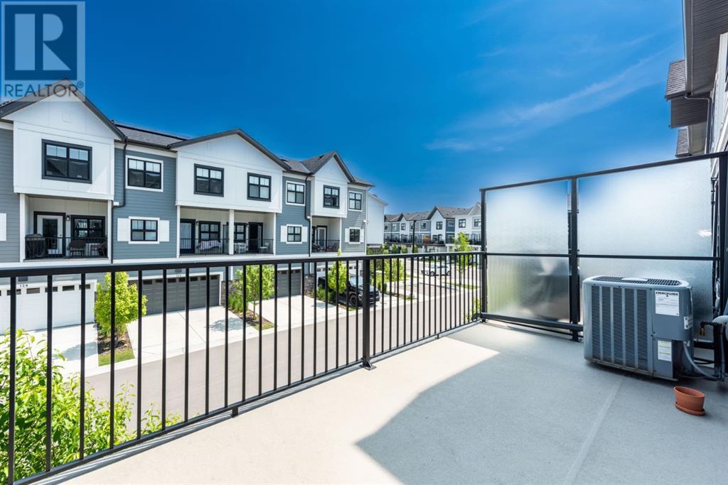 Single Family House for Sale in  Les Jardins Park SE Douglasdale/Glen Calgary 