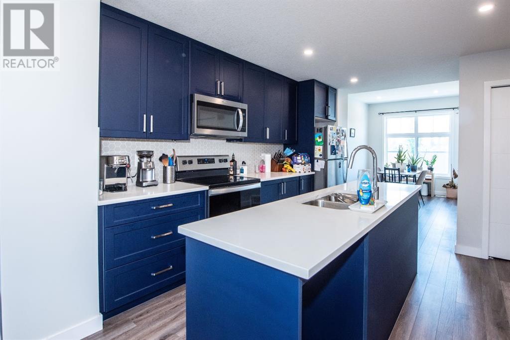 Single Family House for Sale in  Les Jardins Park SE Douglasdale/Glen Calgary 