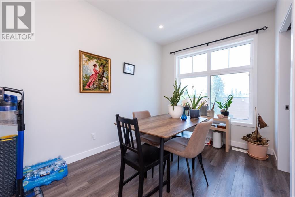 Single Family House for Sale in  Les Jardins Park SE Douglasdale/Glen Calgary 