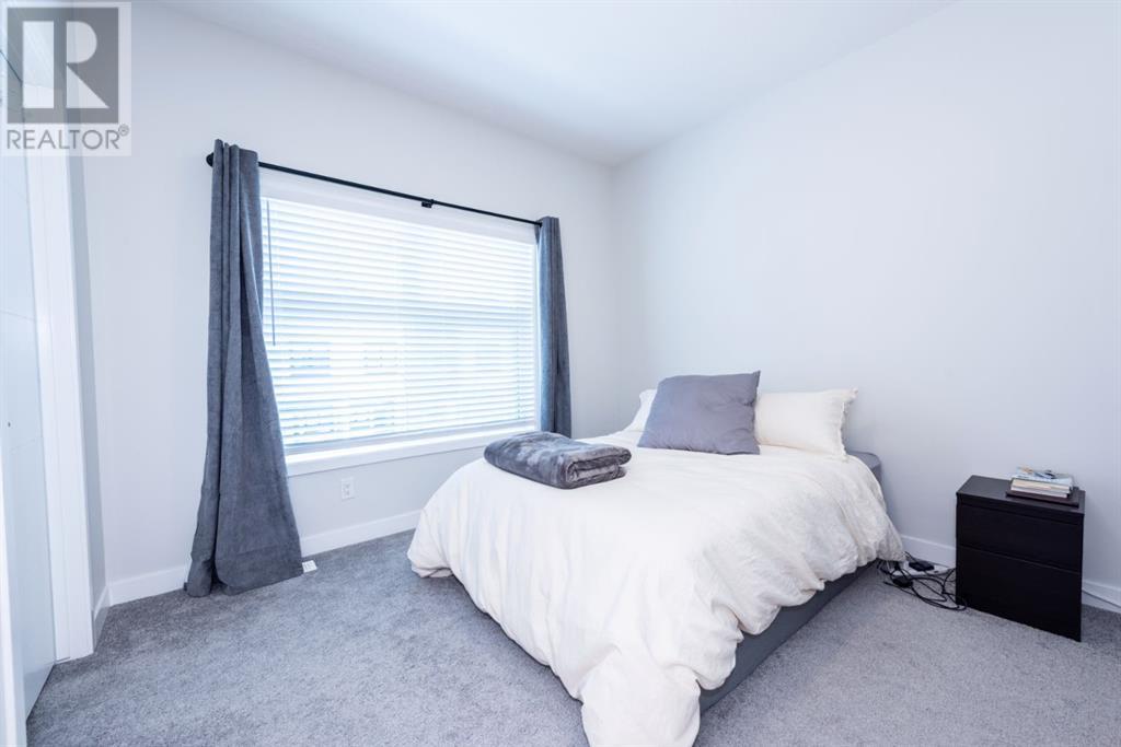 Single Family House for Sale in  Les Jardins Park SE Douglasdale/Glen Calgary 