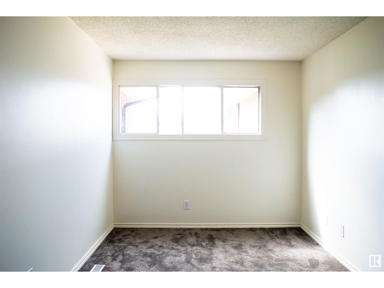 Photo 8 of 18241 84 Av Nw, Edmonton AB
