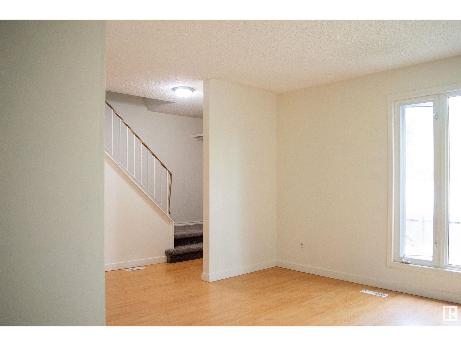 Photo 5 of 18241 84 Av Nw, Edmonton AB