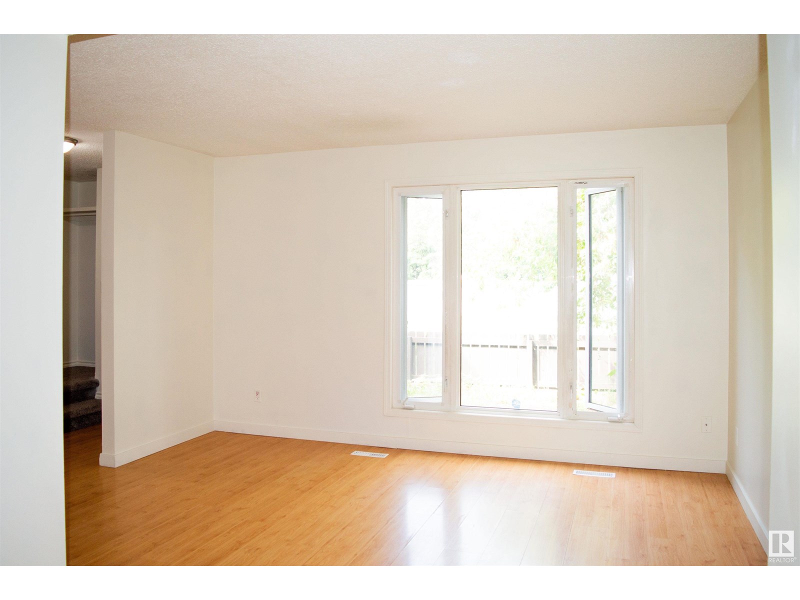 Photo 4 of 18241 84 Av Nw, Edmonton AB