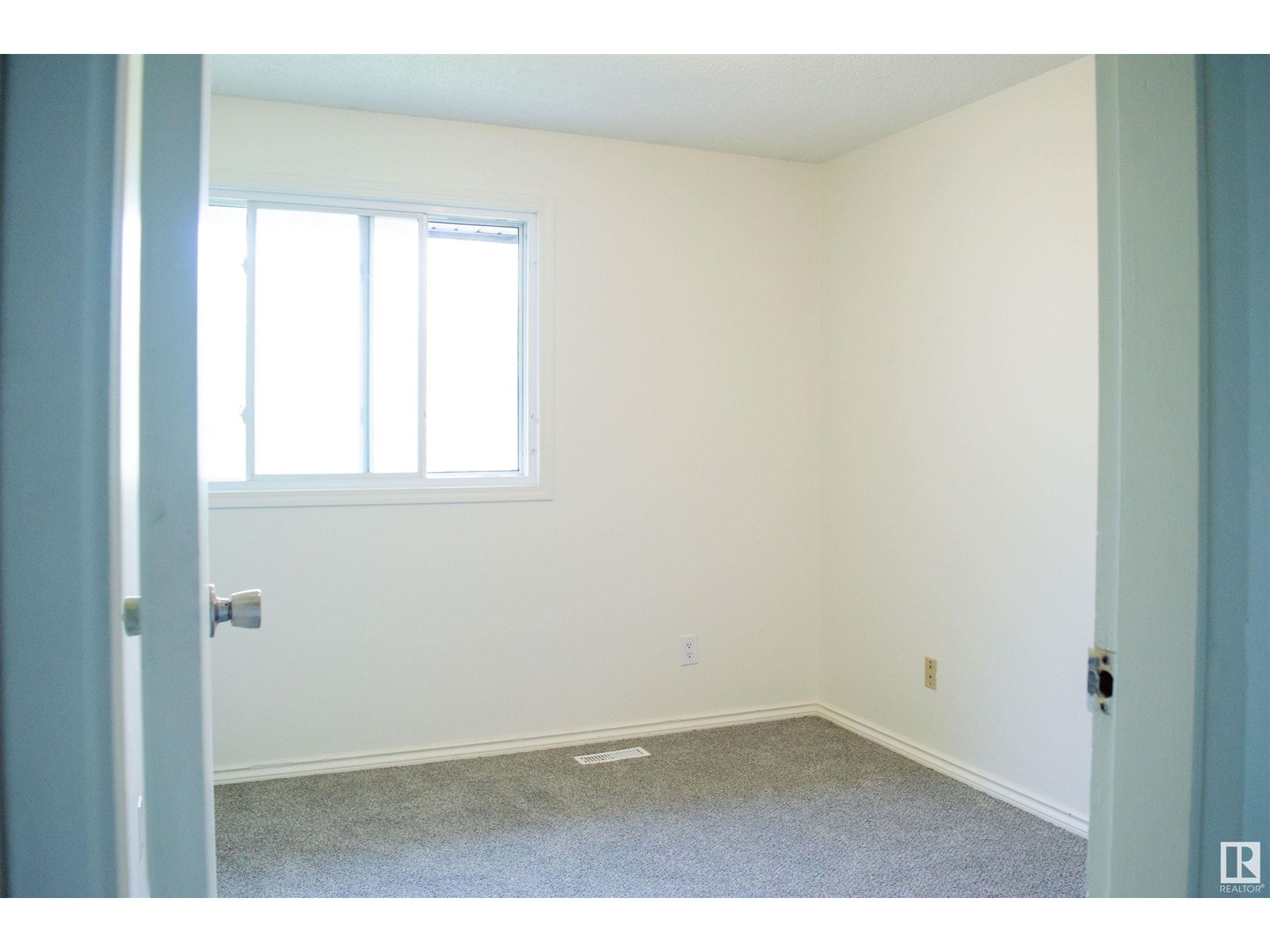 Photo 11 of 18241 84 Av Nw, Edmonton AB
