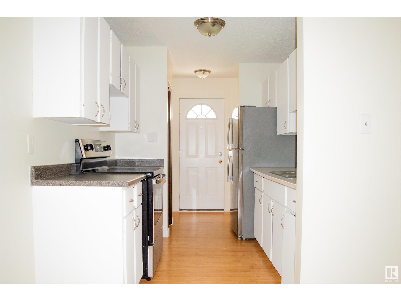 Photo 3 of 18241 84 Av Nw, Edmonton AB