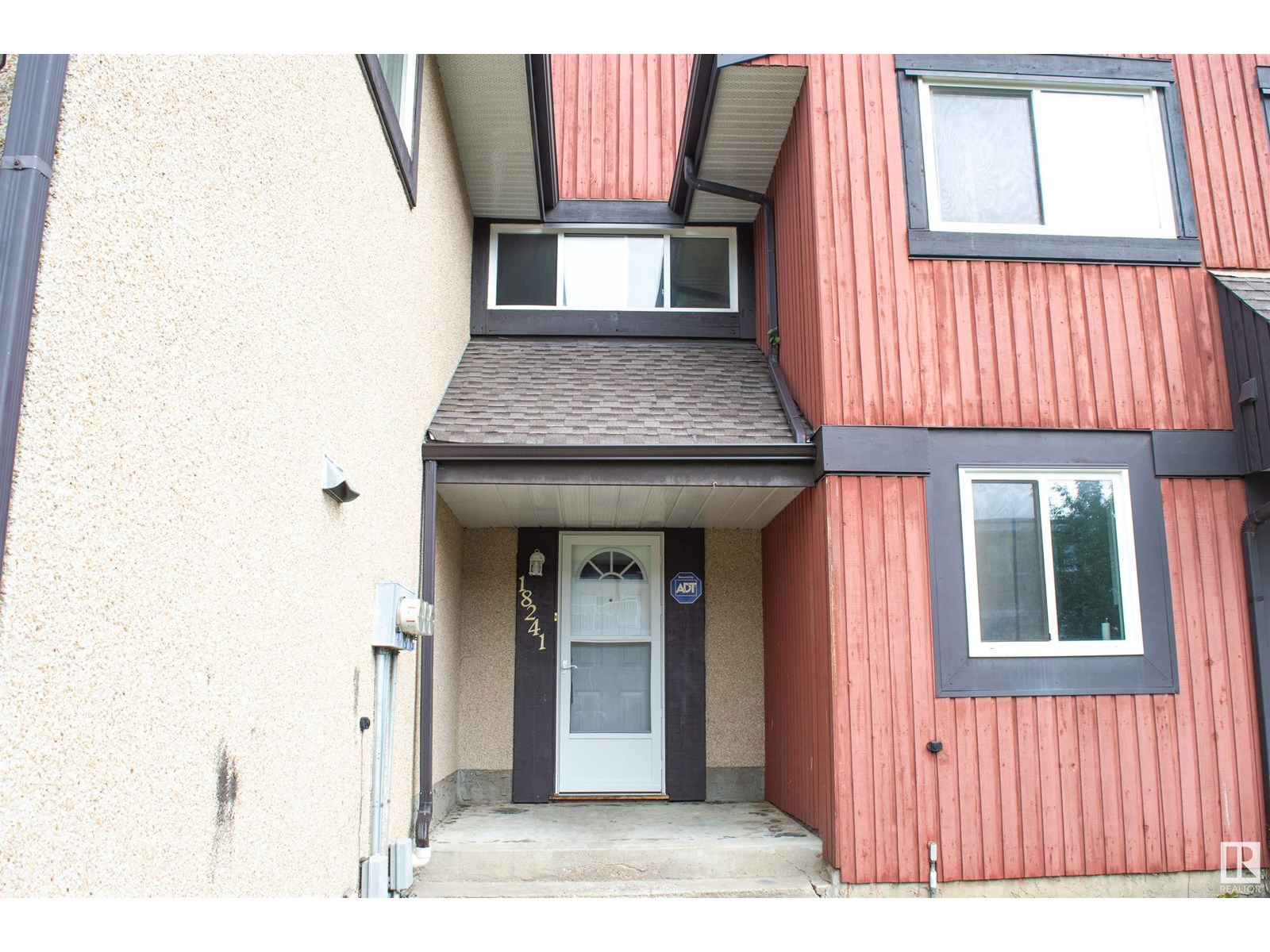 Photo 2 of 18241 84 Av Nw, Edmonton AB