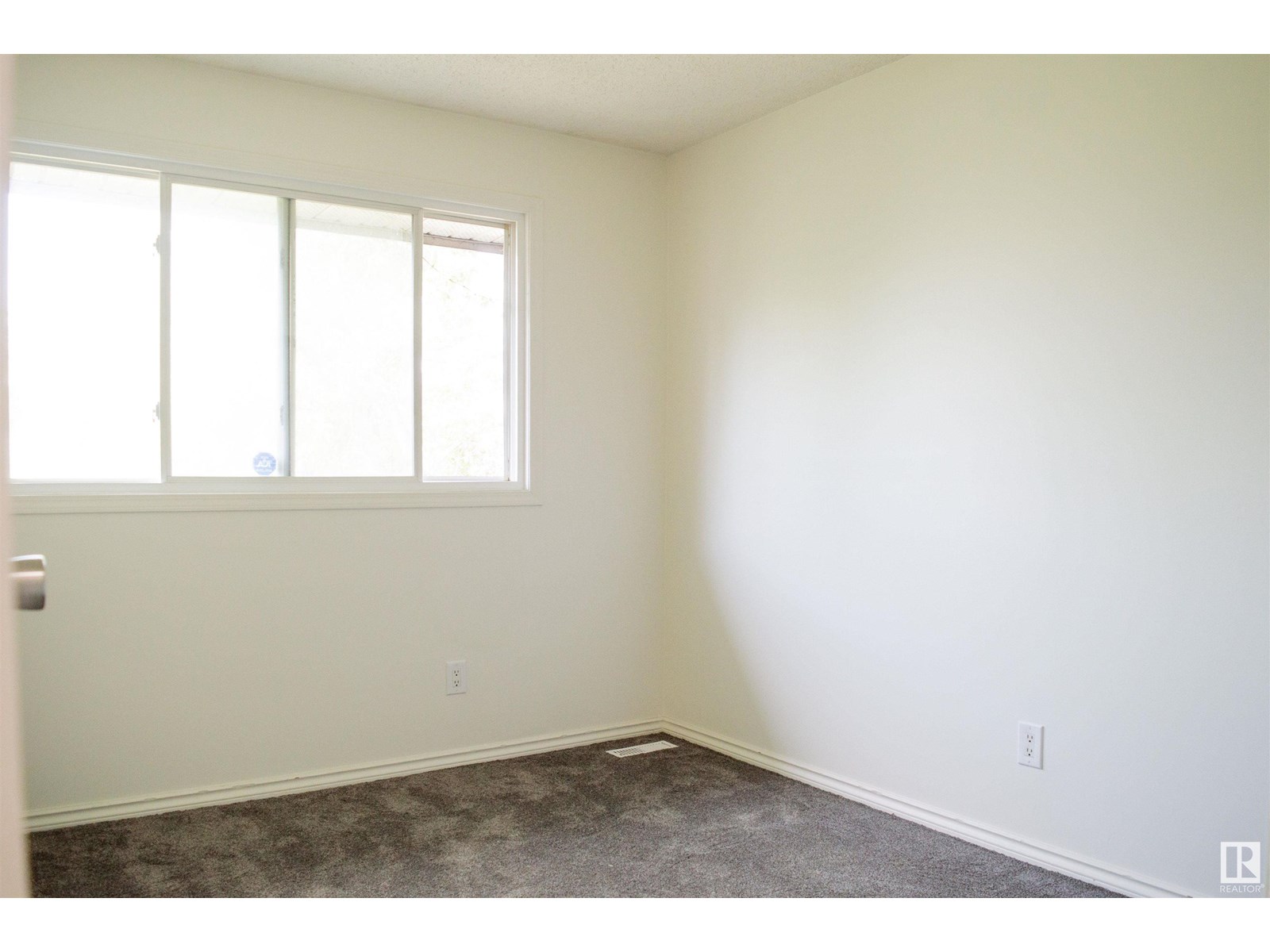 Photo 13 of 18241 84 Av Nw, Edmonton AB