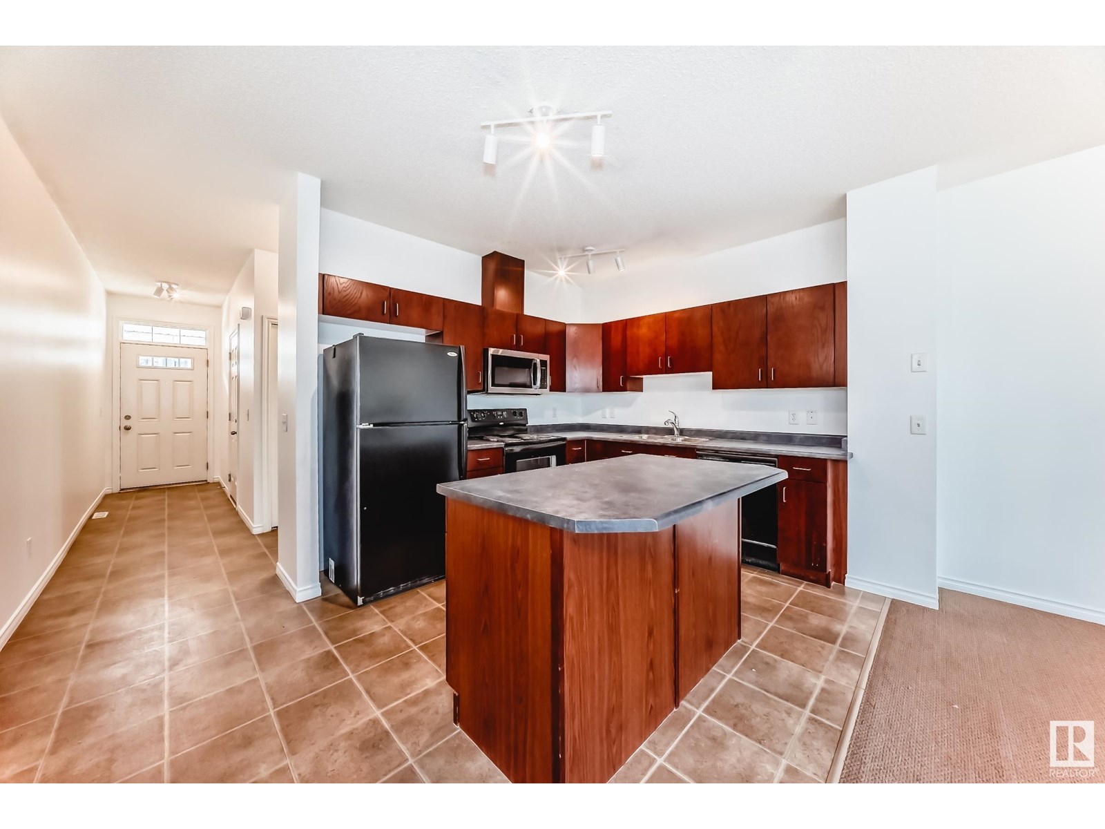 Photo 5 of 102 3010 33 Av Nw Nw, Edmonton AB