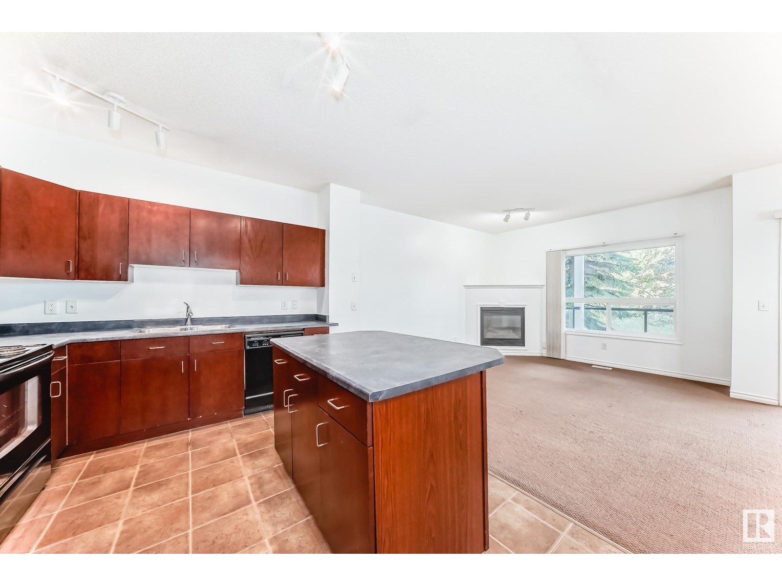 Photo 17 of 102 3010 33 Av Nw Nw, Edmonton AB