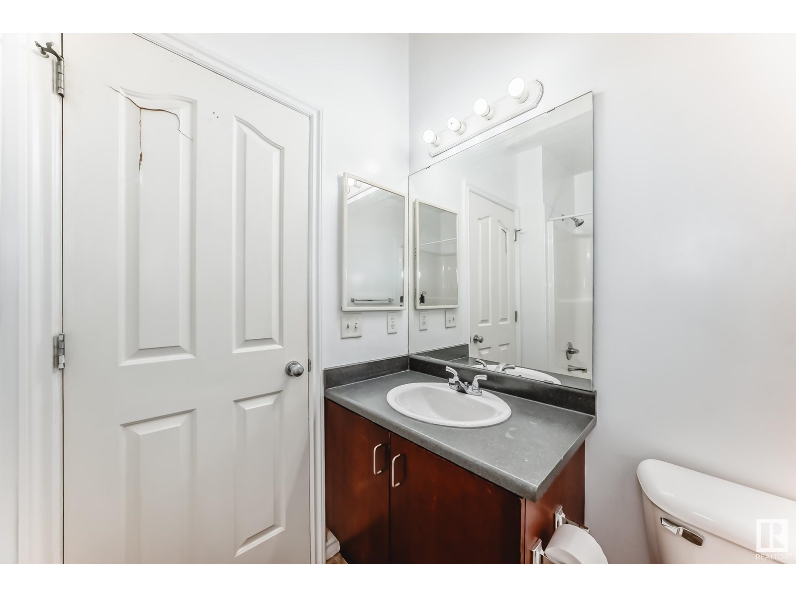 Photo 33 of 102 3010 33 Av Nw Nw, Edmonton AB