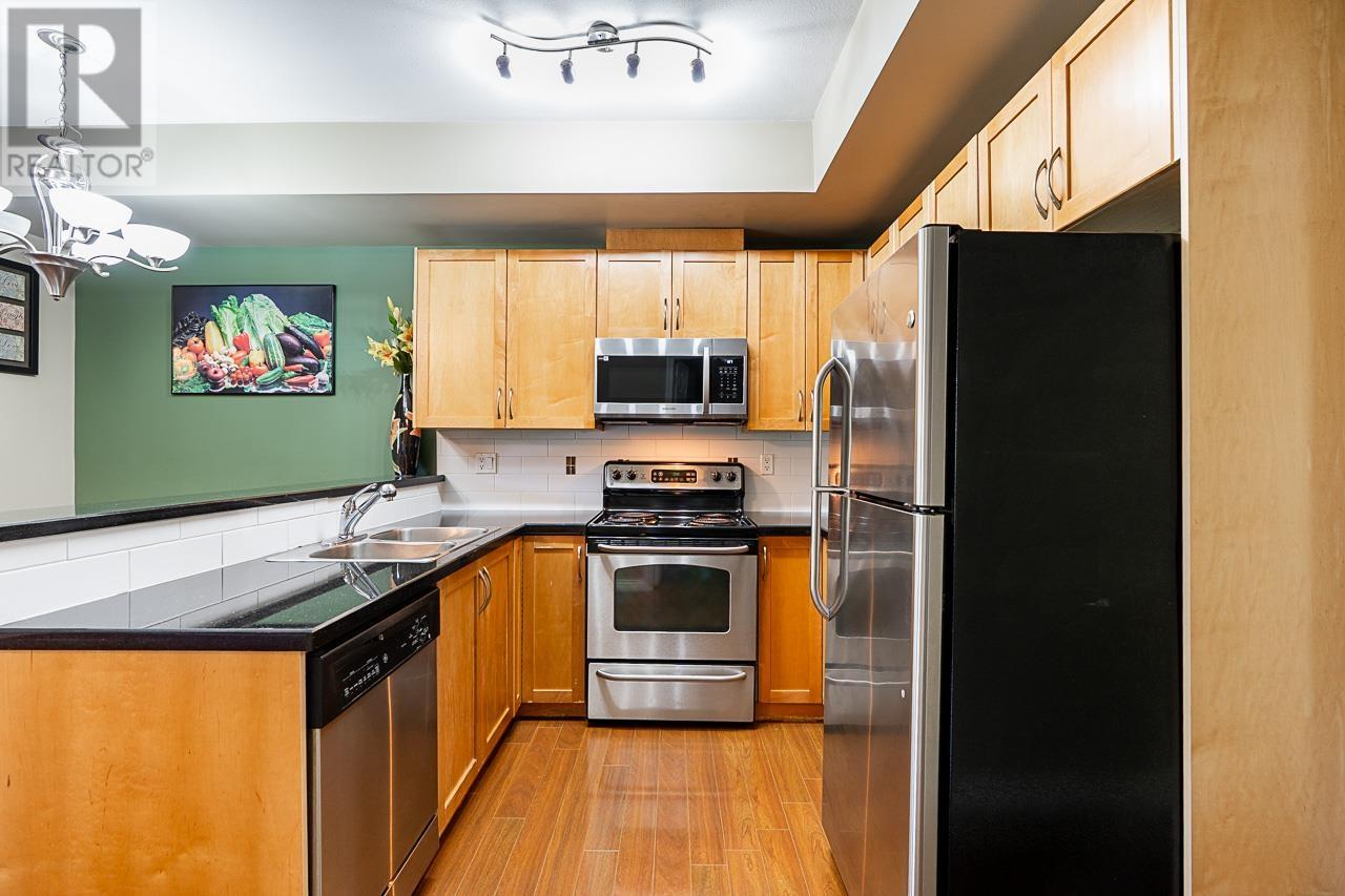 Photo 12 of 107 7333 16th Avenue, Burnaby BC