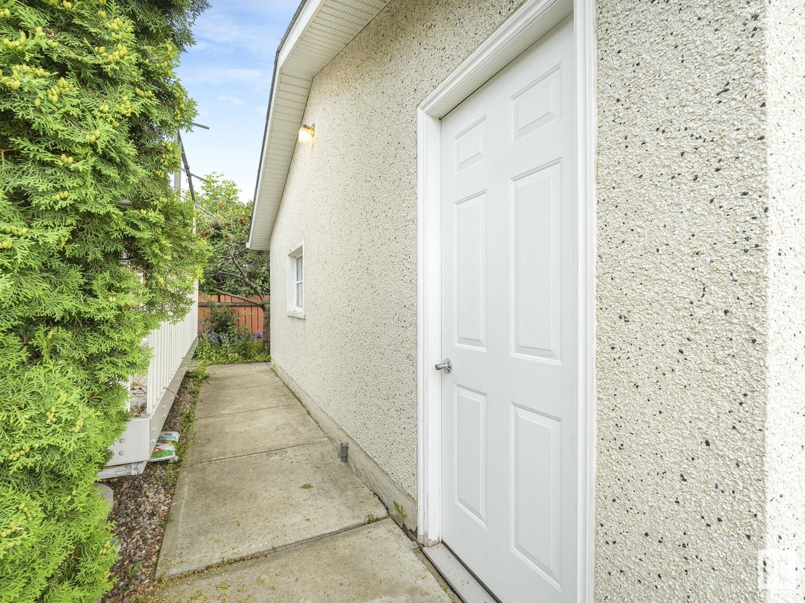 Photo 15 of 8527 134 A Av Nw, Edmonton AB