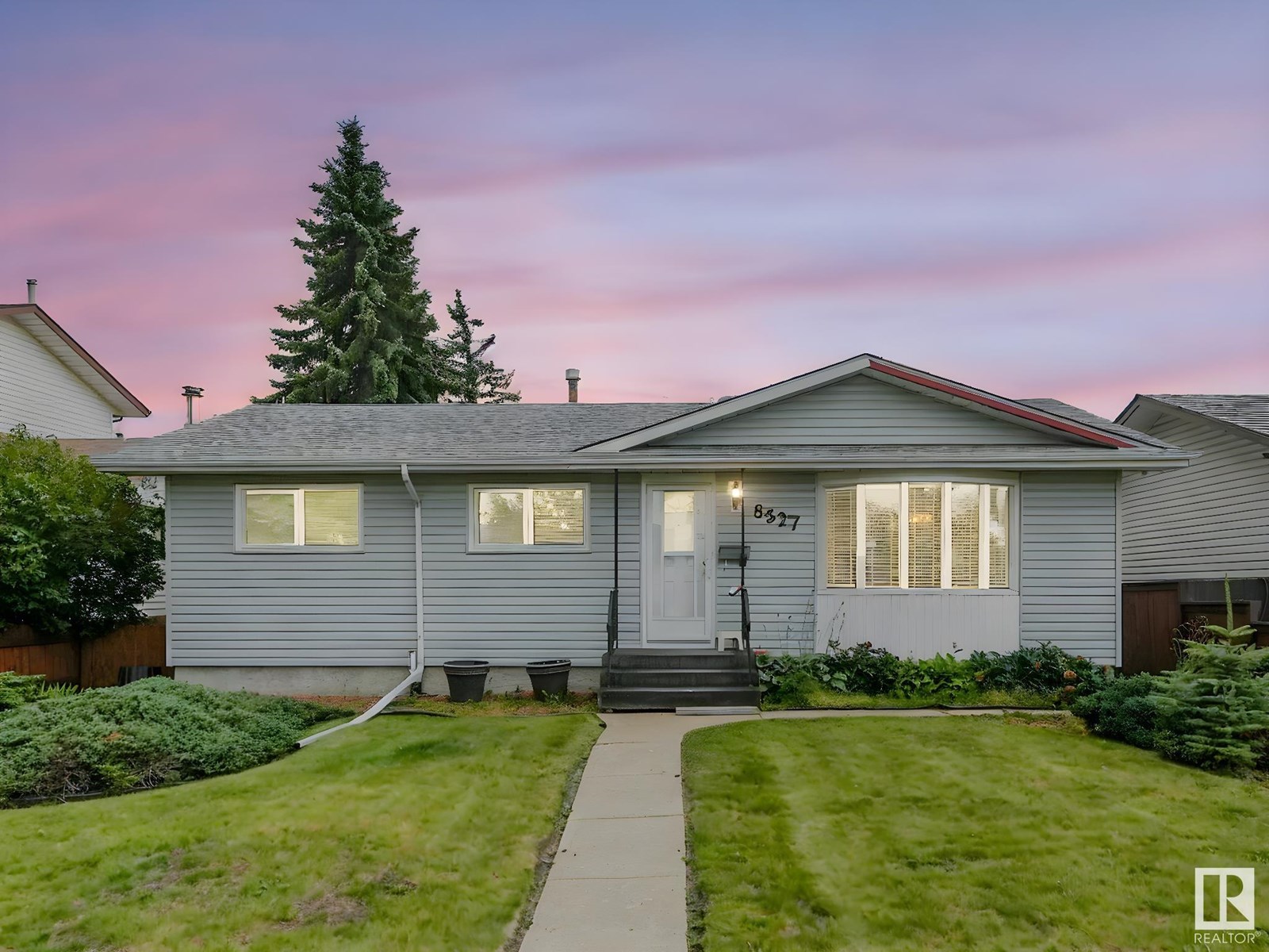 Photo 9 of 8527 134 A Av Nw, Edmonton AB