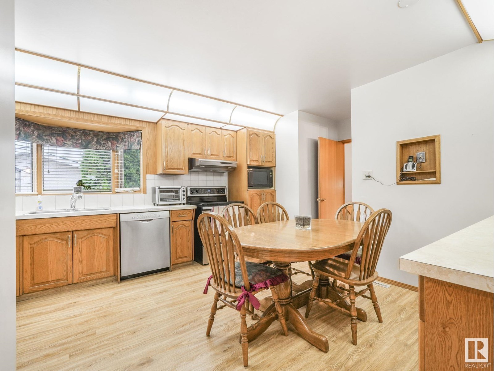 Photo 6 of 8527 134 A Av Nw, Edmonton AB