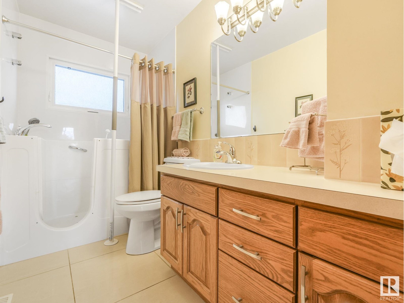 Photo 25 of 8527 134 A Av Nw, Edmonton AB