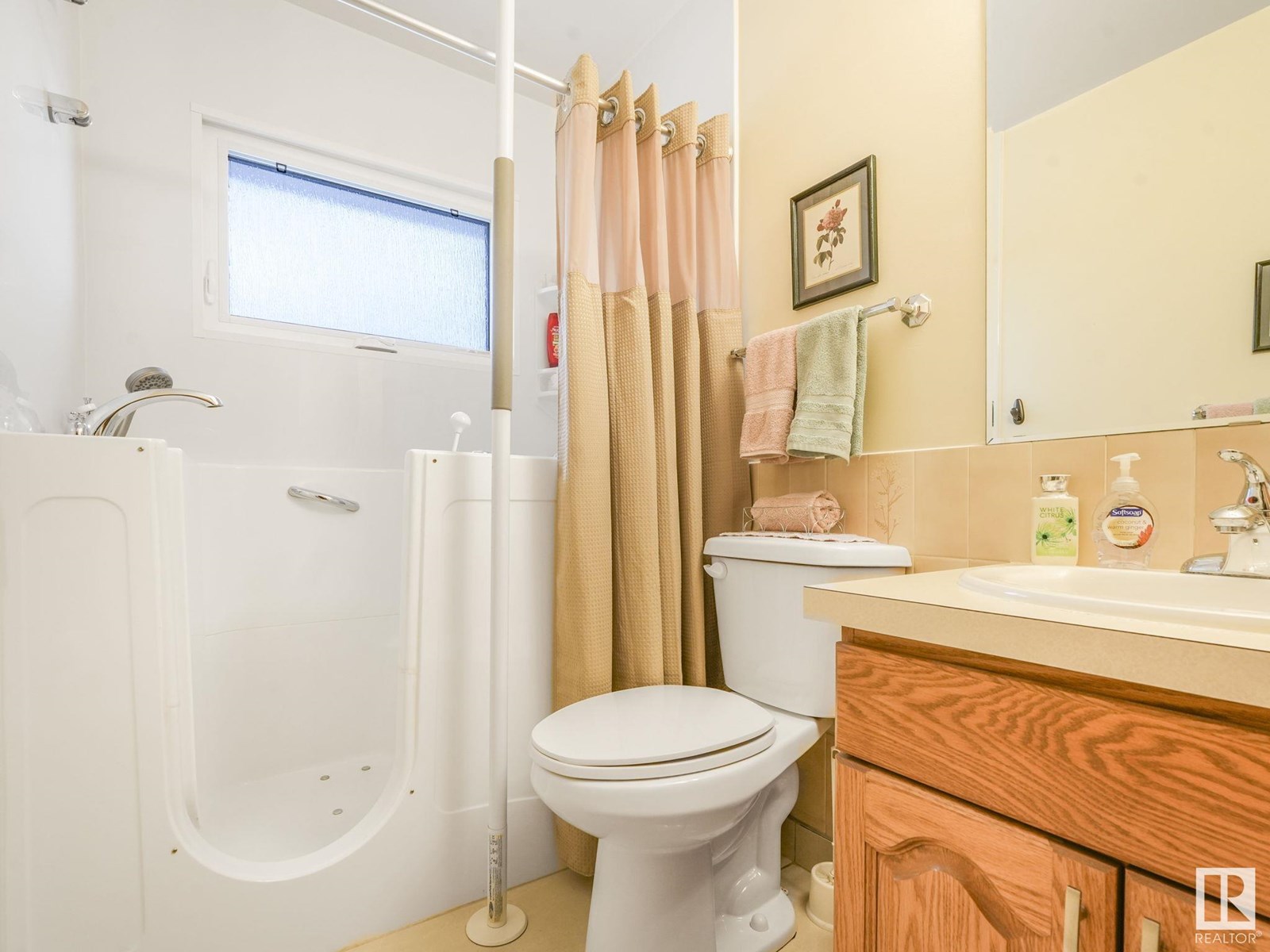 Photo 13 of 8527 134 A Av Nw, Edmonton AB