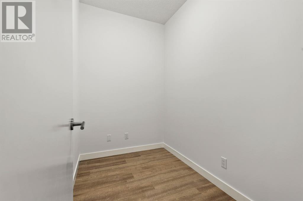 Single Family House for Sale in    Street NE Renfrew Calgary 