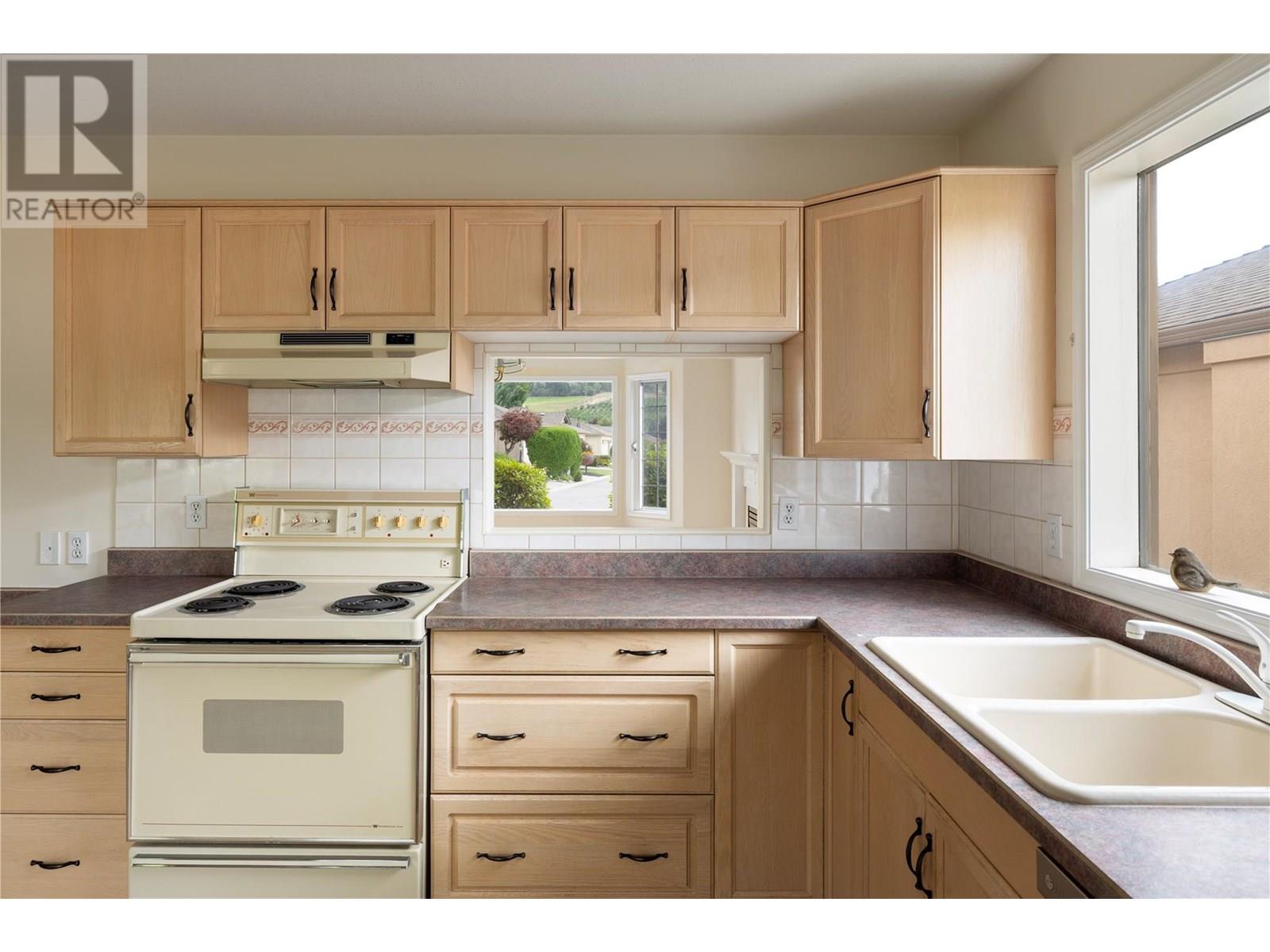 118 595 Yates Road, Kelowna