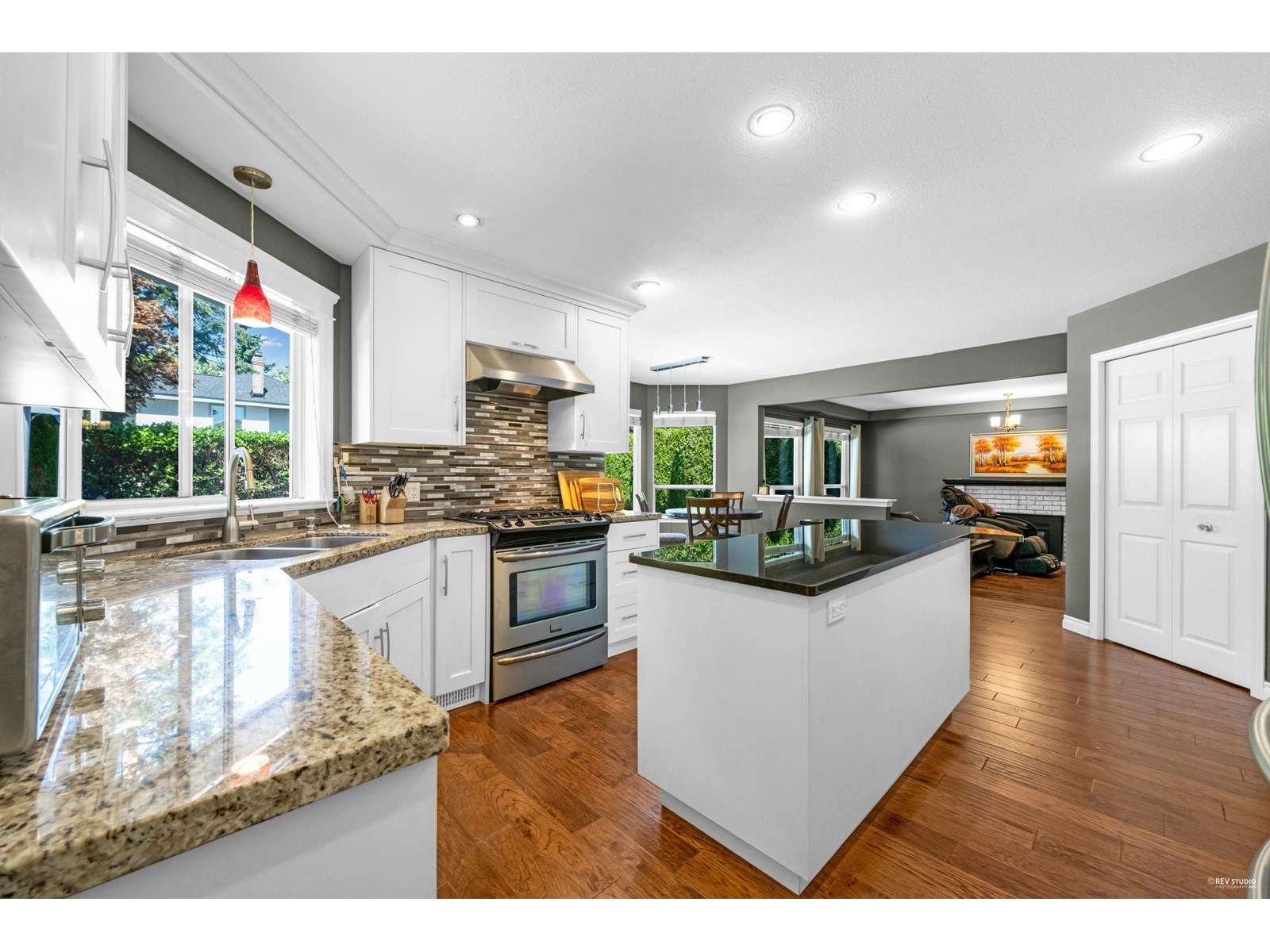 Photo 9 of 15033 21 B Avenue, Surrey BC