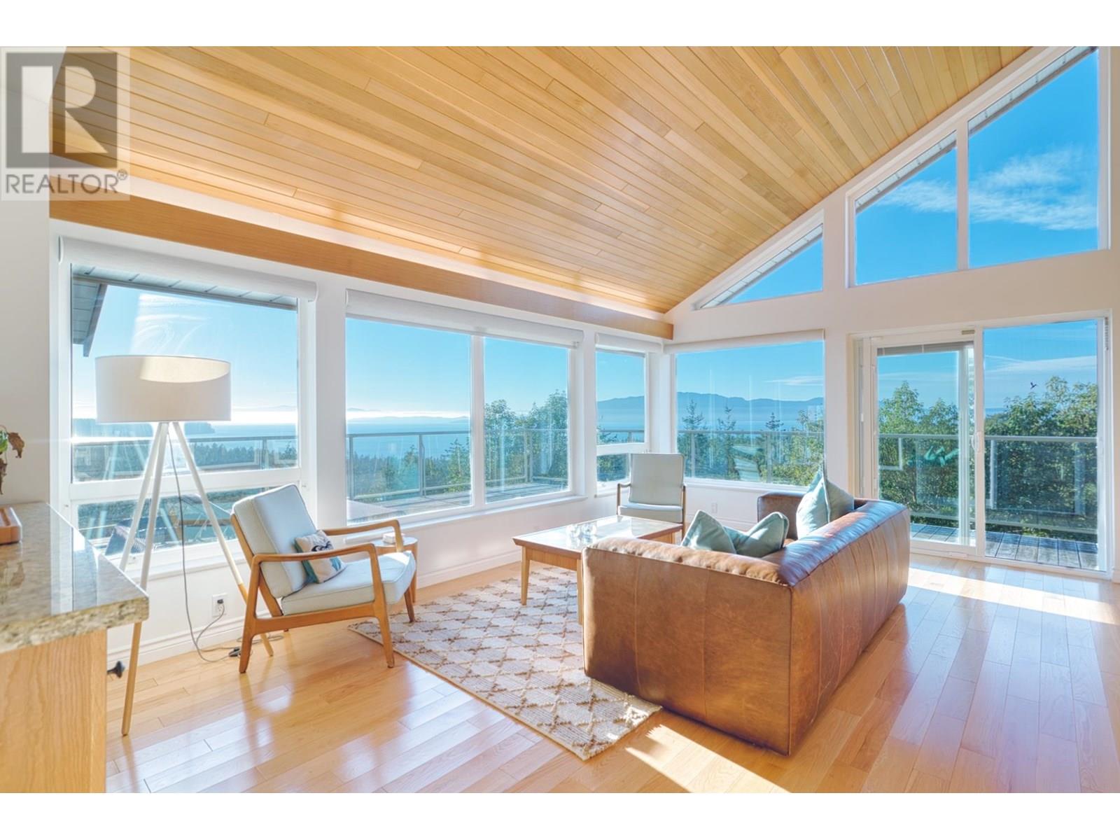 10339 SUNSHINE COAST HIGHWAY, Halfmoon Bay