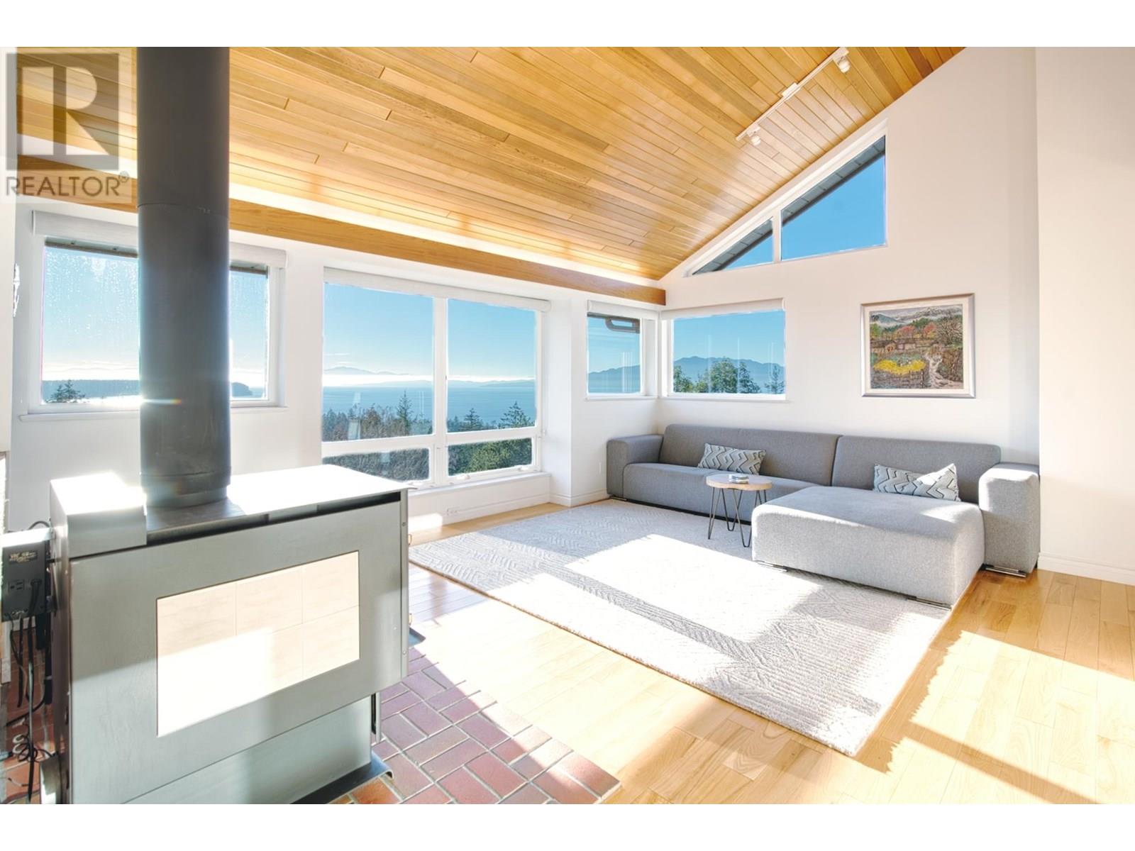 10339 SUNSHINE COAST HIGHWAY, Halfmoon Bay