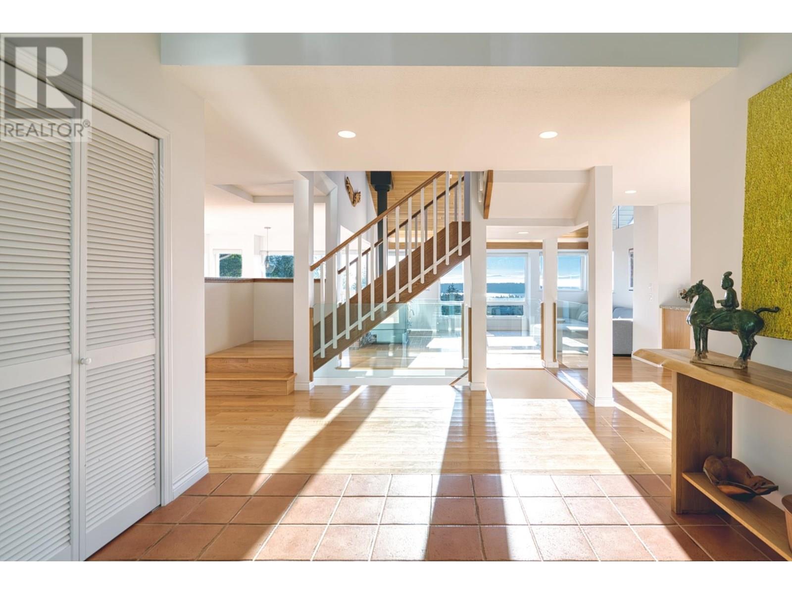 10339 SUNSHINE COAST HIGHWAY, Halfmoon Bay