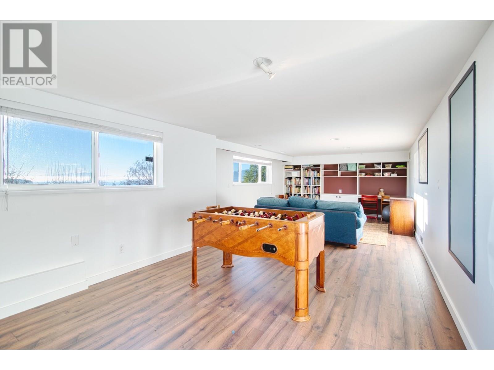 10339 SUNSHINE COAST HIGHWAY, Halfmoon Bay