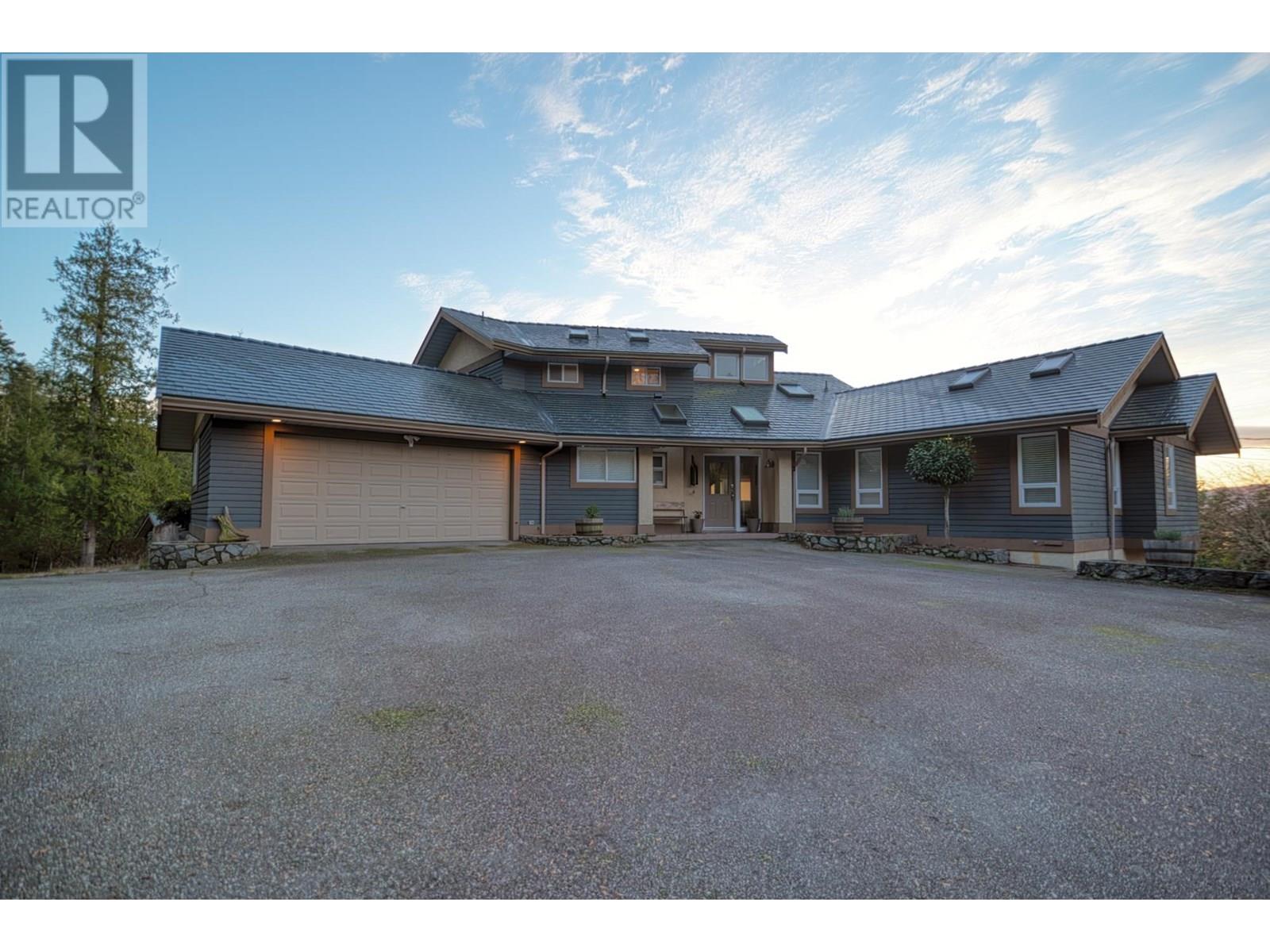 10339 SUNSHINE COAST HIGHWAY, Halfmoon Bay