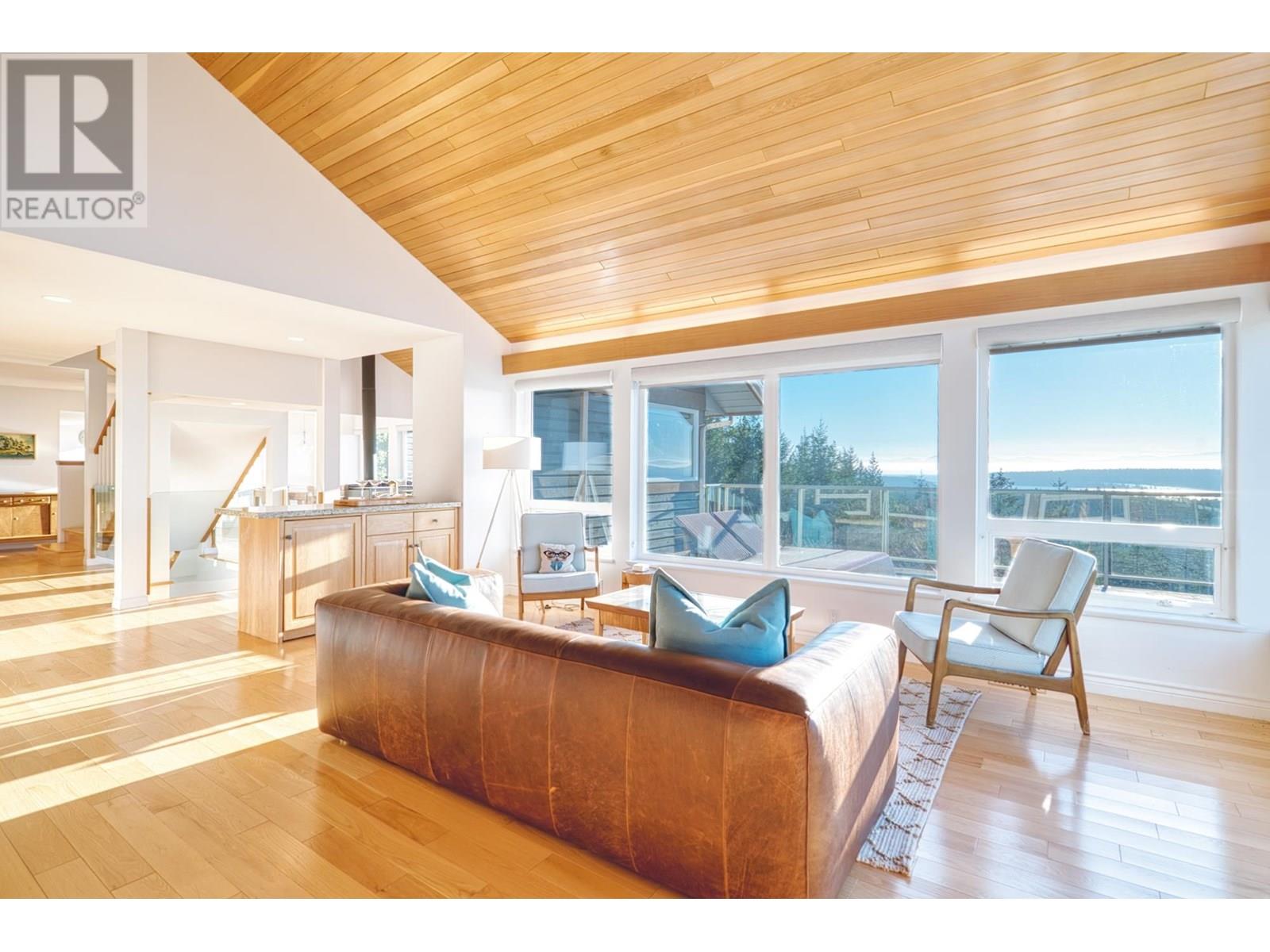 10339 SUNSHINE COAST HIGHWAY, Halfmoon Bay