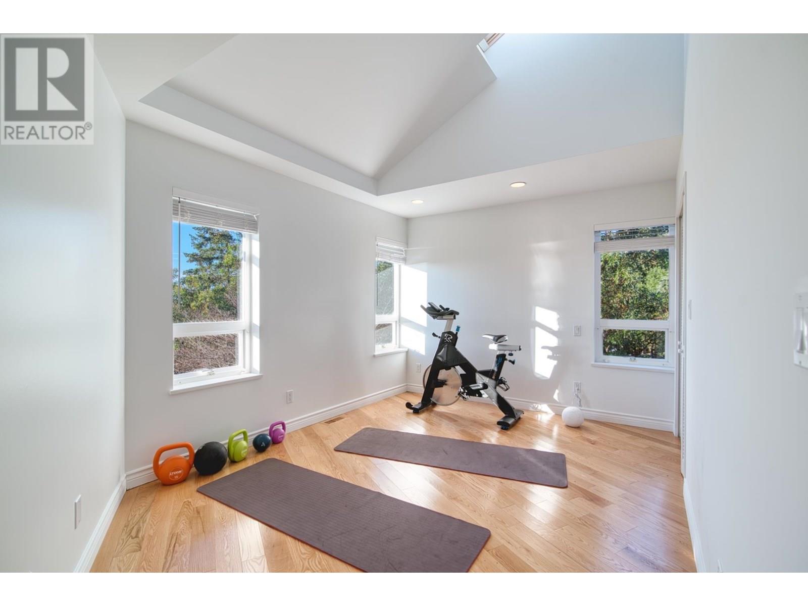 10339 SUNSHINE COAST HIGHWAY, Halfmoon Bay