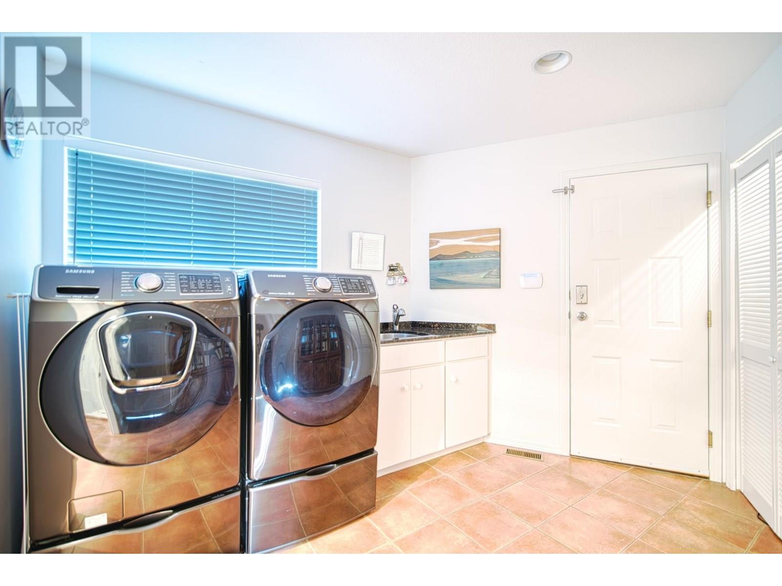 10339 SUNSHINE COAST HIGHWAY, Halfmoon Bay