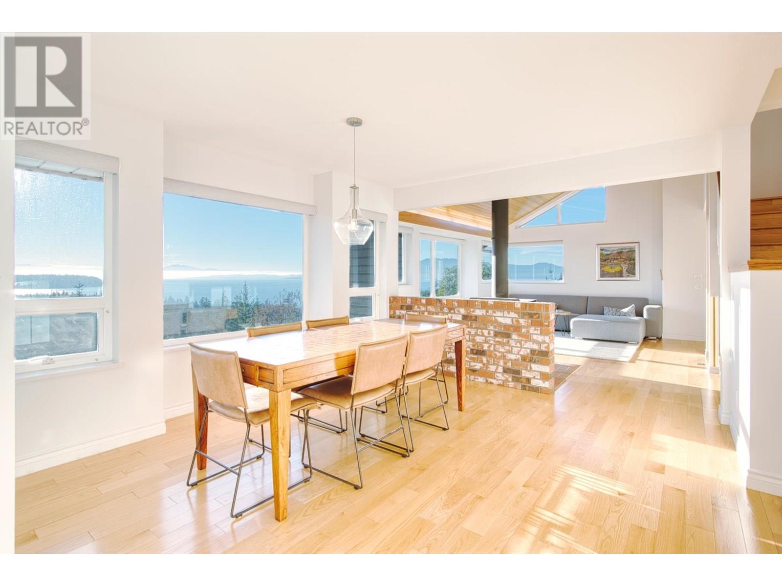10339 SUNSHINE COAST HIGHWAY, Halfmoon Bay