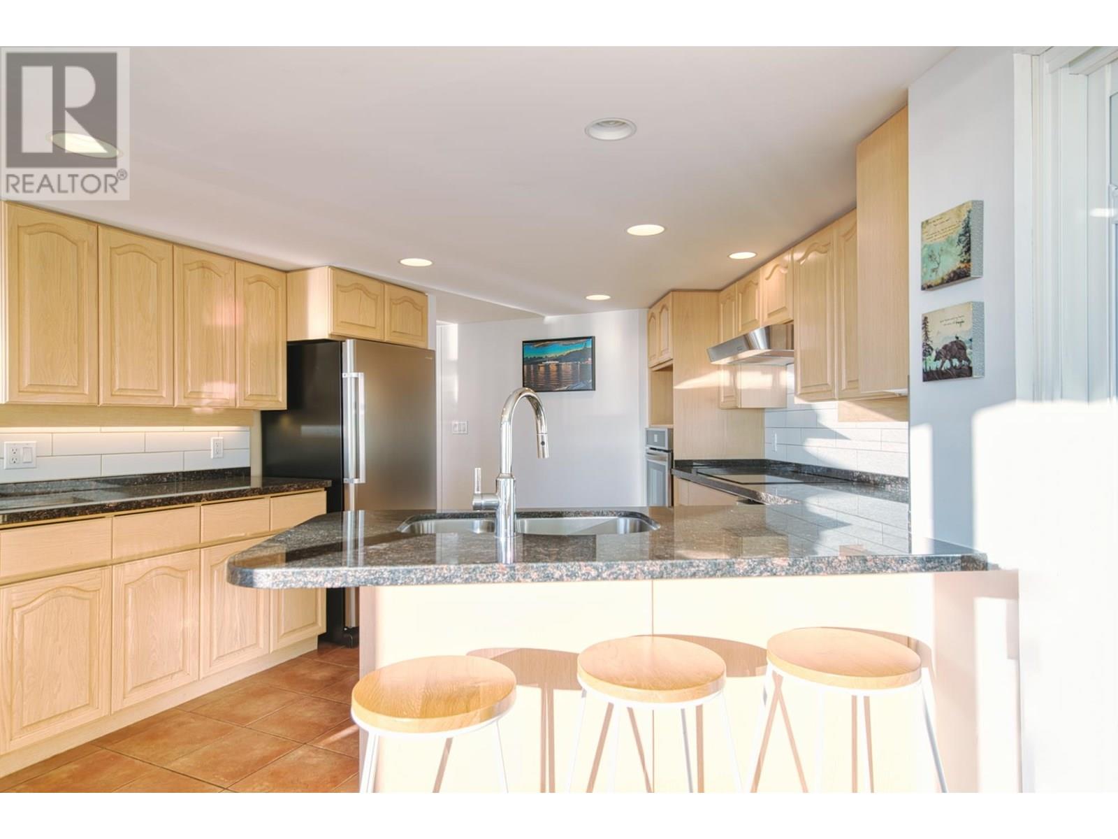 10339 SUNSHINE COAST HIGHWAY, Halfmoon Bay