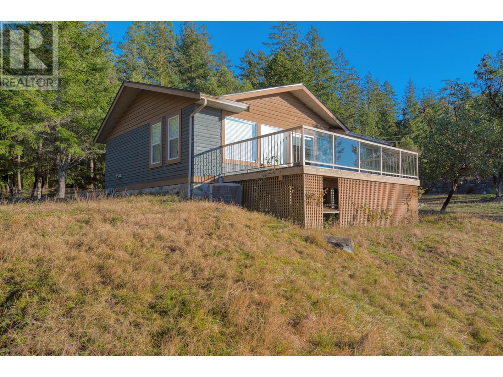 10339 SUNSHINE COAST HIGHWAY, Halfmoon Bay