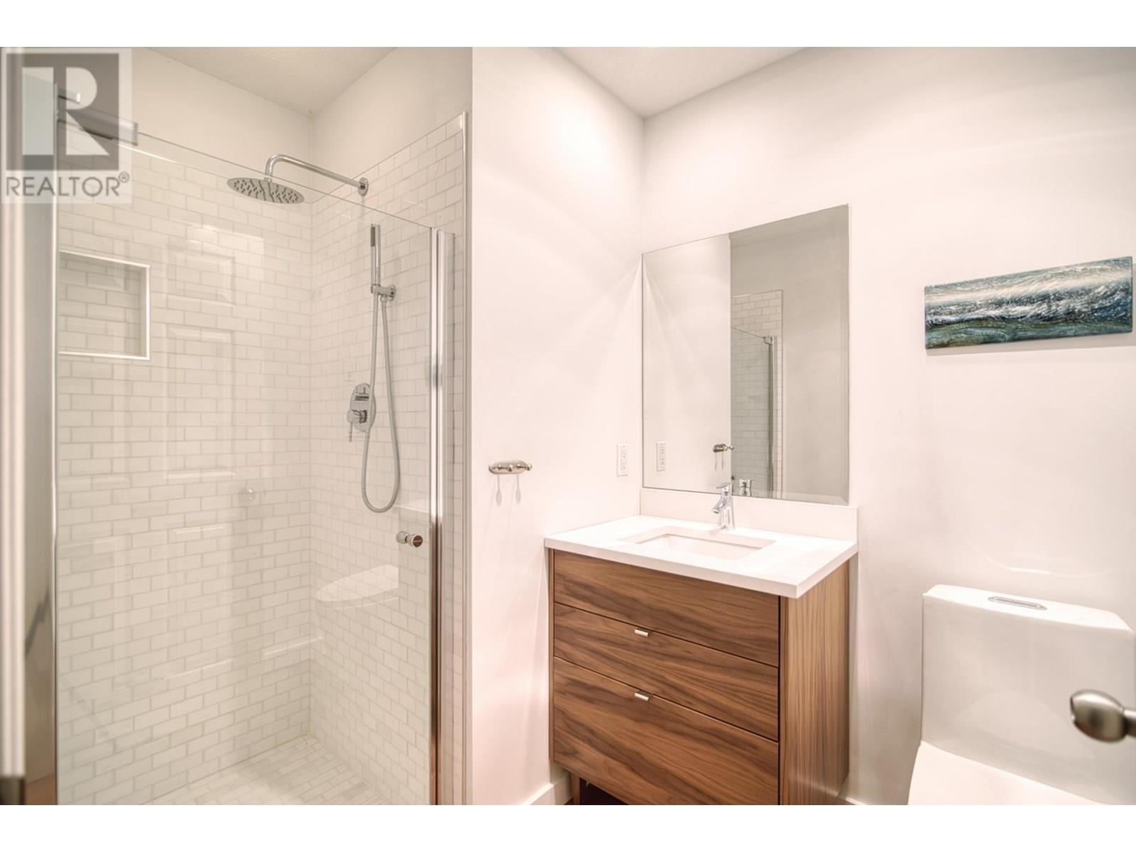 10339 SUNSHINE COAST HIGHWAY, Halfmoon Bay