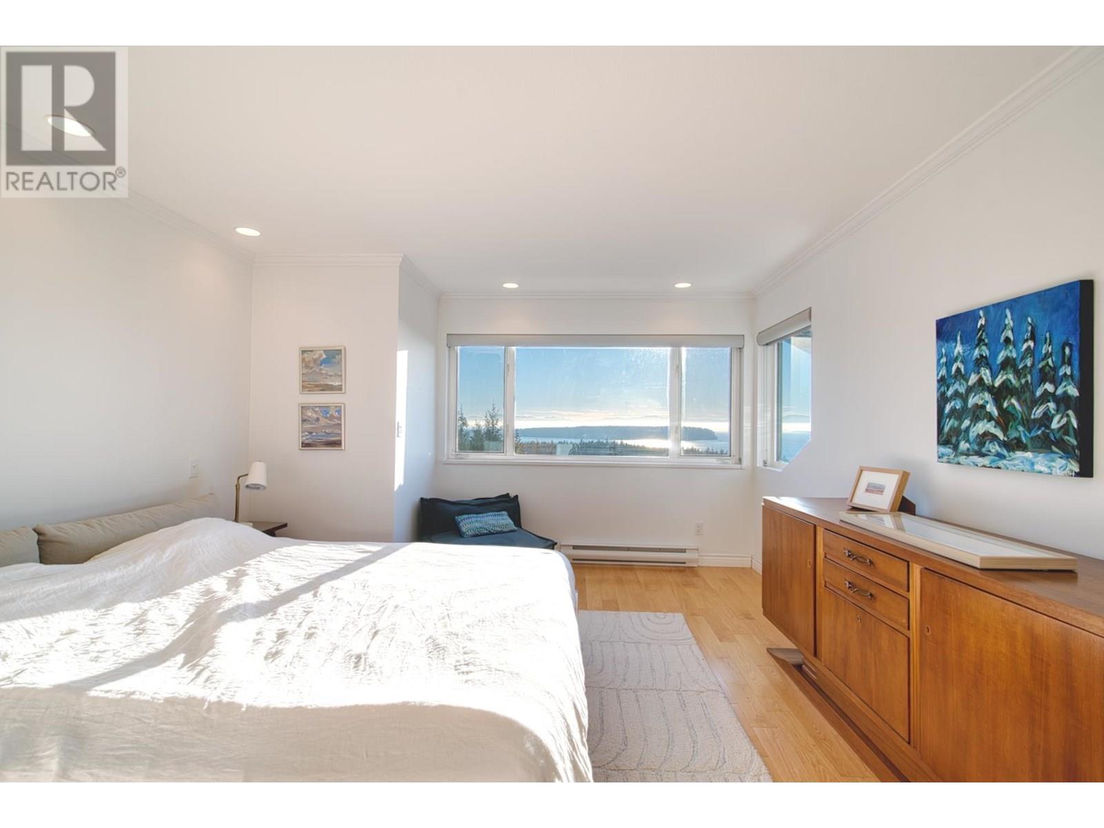 10339 SUNSHINE COAST HIGHWAY, Halfmoon Bay