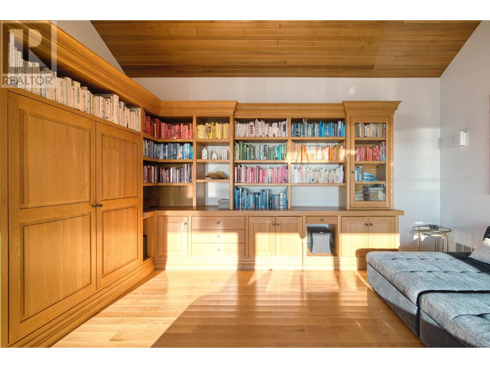 10339 SUNSHINE COAST HIGHWAY, Halfmoon Bay