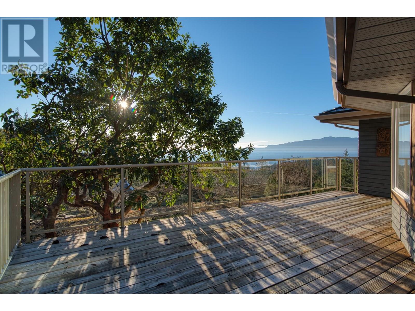 10339 SUNSHINE COAST HIGHWAY, Halfmoon Bay