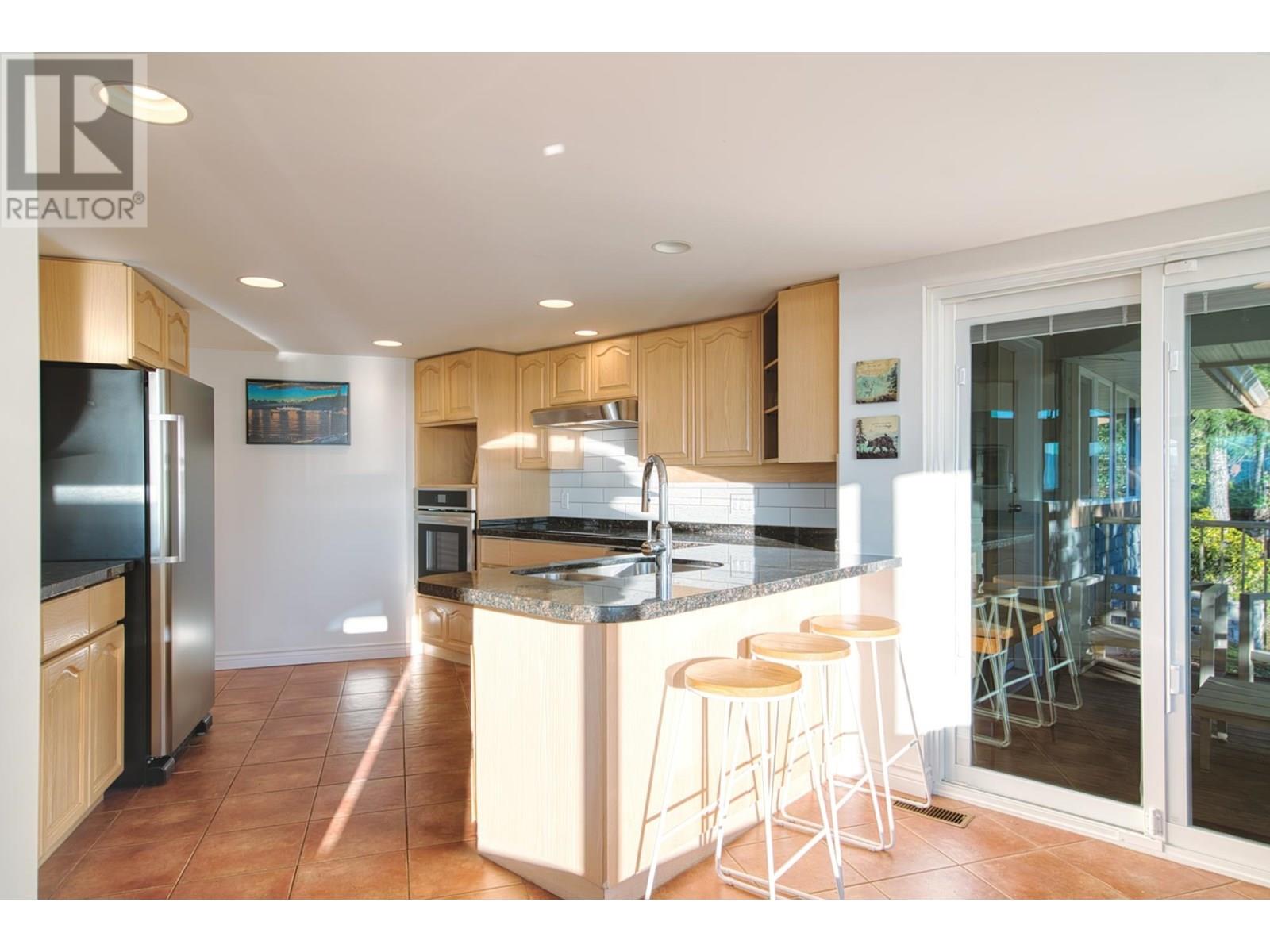 10339 SUNSHINE COAST HIGHWAY, Halfmoon Bay