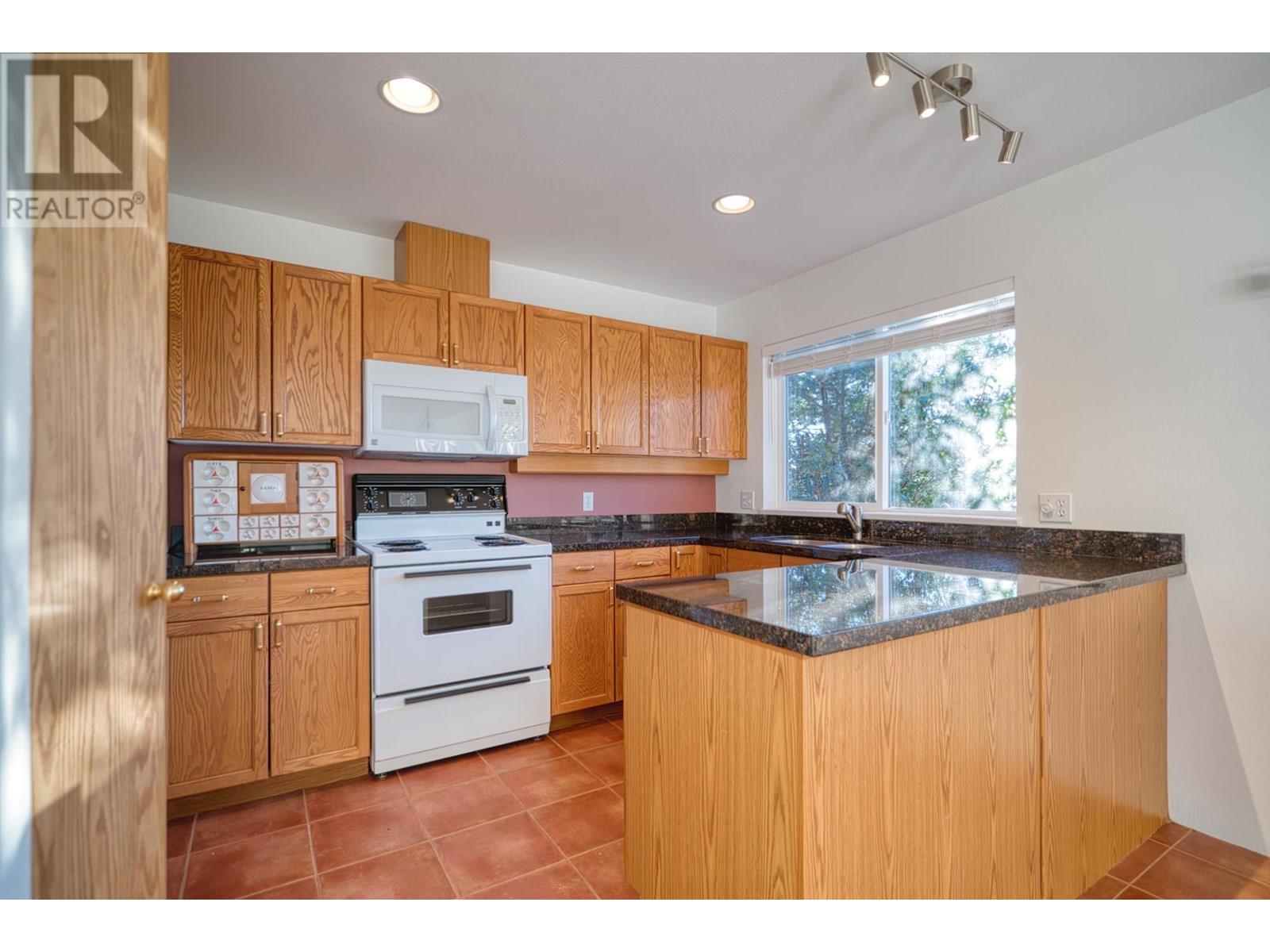 10339 SUNSHINE COAST HIGHWAY, Halfmoon Bay