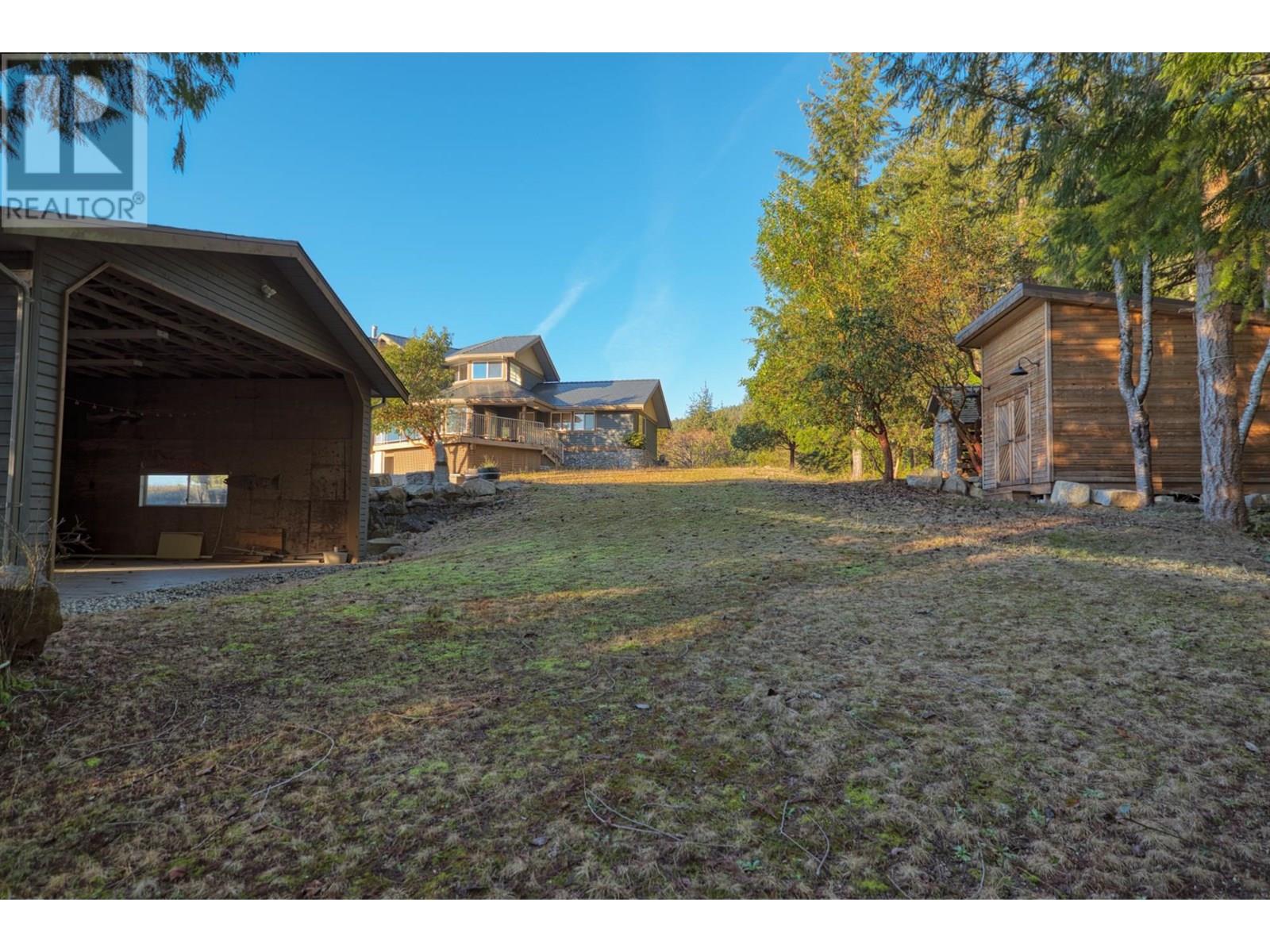 10339 SUNSHINE COAST HIGHWAY, Halfmoon Bay