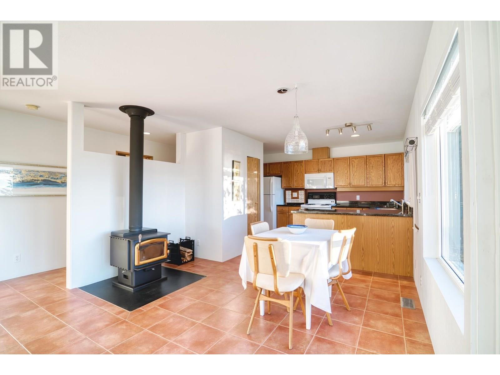10339 SUNSHINE COAST HIGHWAY, Halfmoon Bay