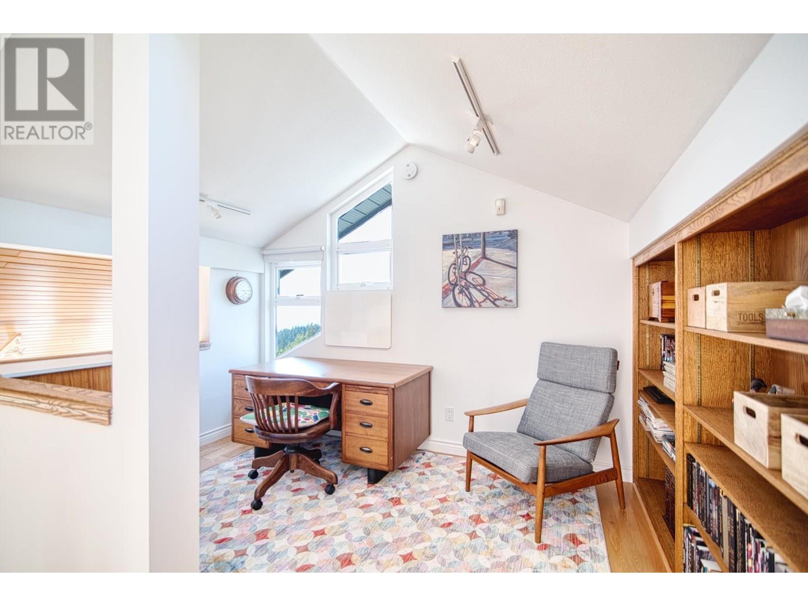 10339 SUNSHINE COAST HIGHWAY, Halfmoon Bay